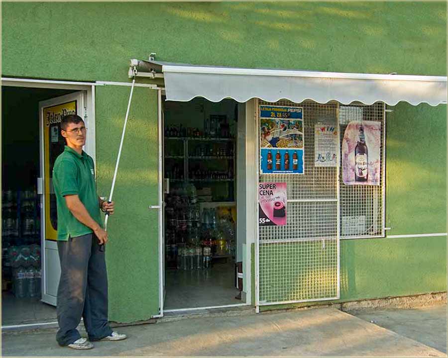 Trgovac, pa još i šeret ...