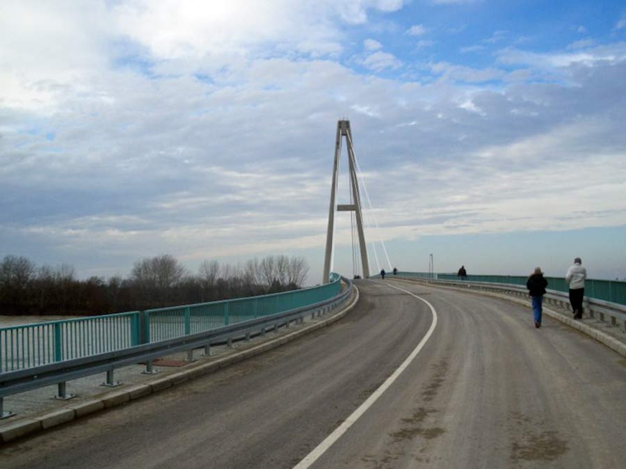 Otvaranje mosta kod Ade ...