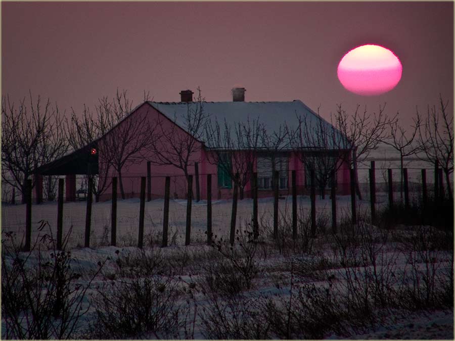 Jal mu zima tako samom ?