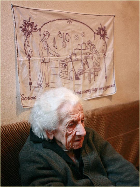 Baš se okomiše, na moju baba-tetu !!!