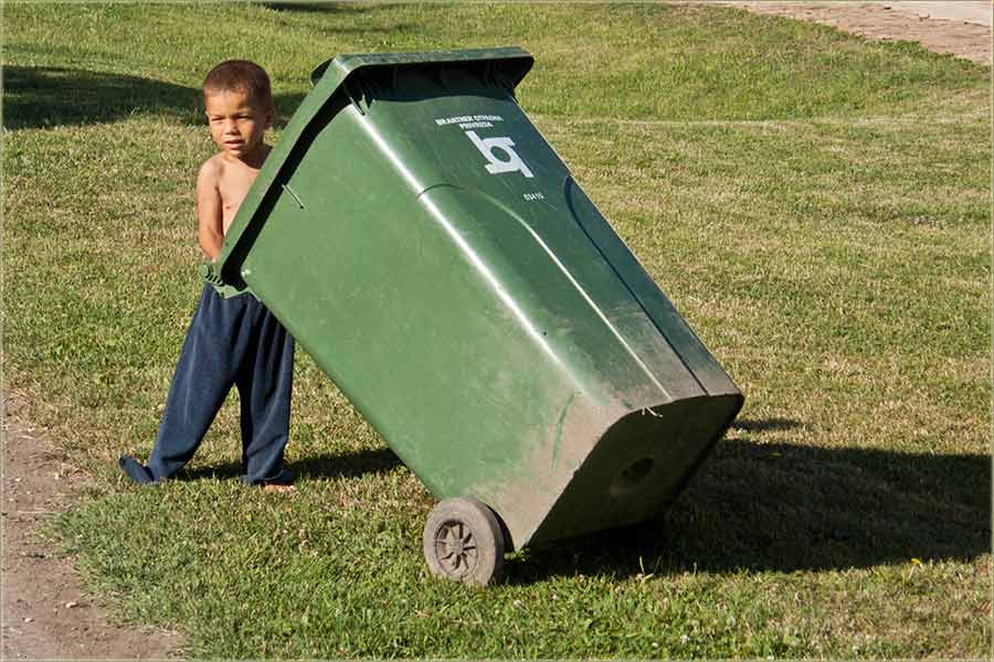 Mali komšija, a velika kanta !!!