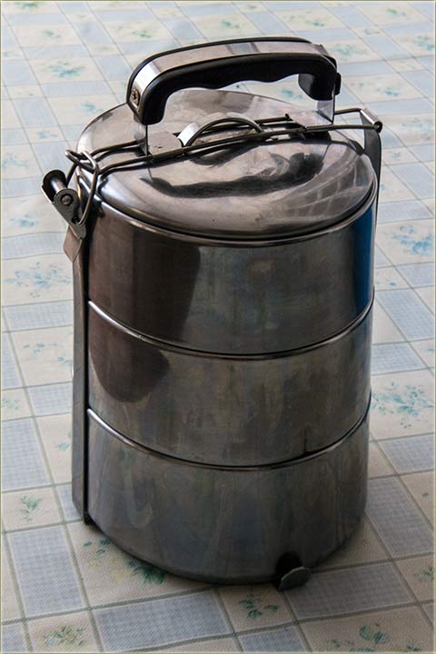 A što se zove - ručkonoša ?!?