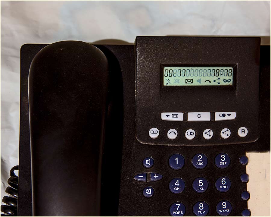 Za čega nam danaske služi fiksni telefon ?!?