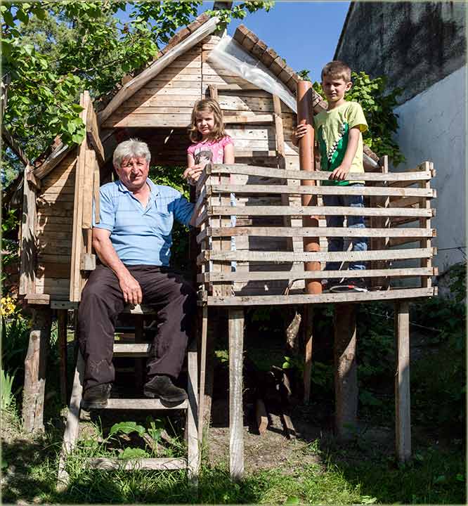 Drvena kućica, a za unučiće !!!