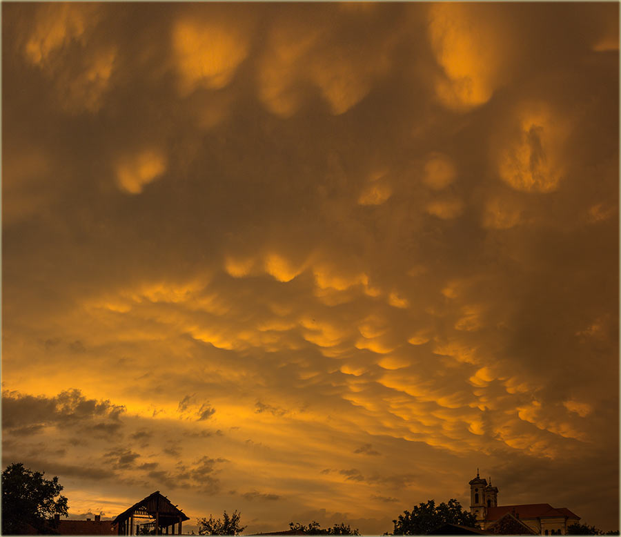 Čudno neko nebo, a nad Novim Miloševom...