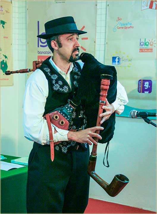 Znatel, koja je himna Pesničke republike ?