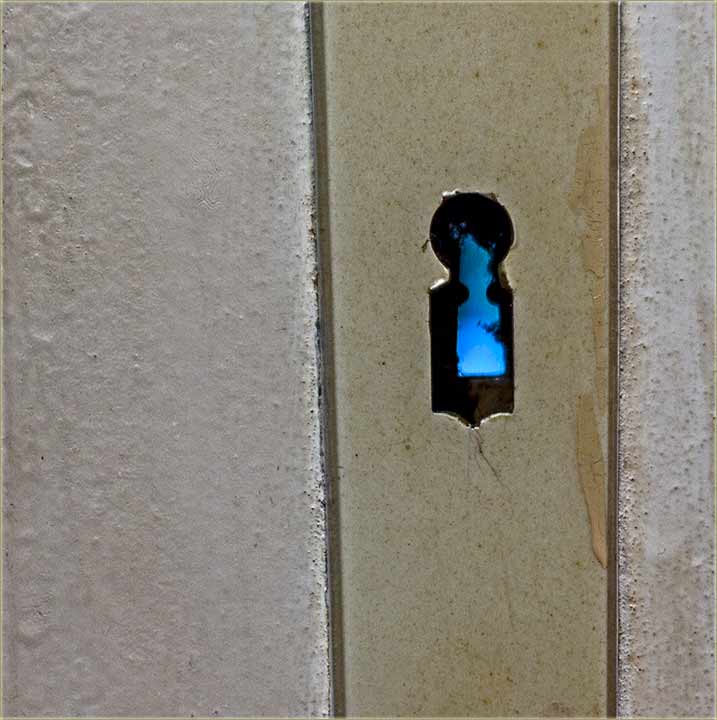 Jel..., a što ti zaVirivaš ?