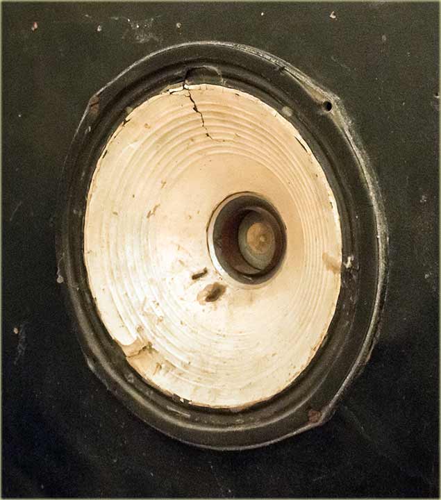 Ajaoov..., koliki im je..., zvučnik ?!?