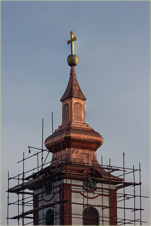 PoLagano se skida skela, sas crkvenog tornja...