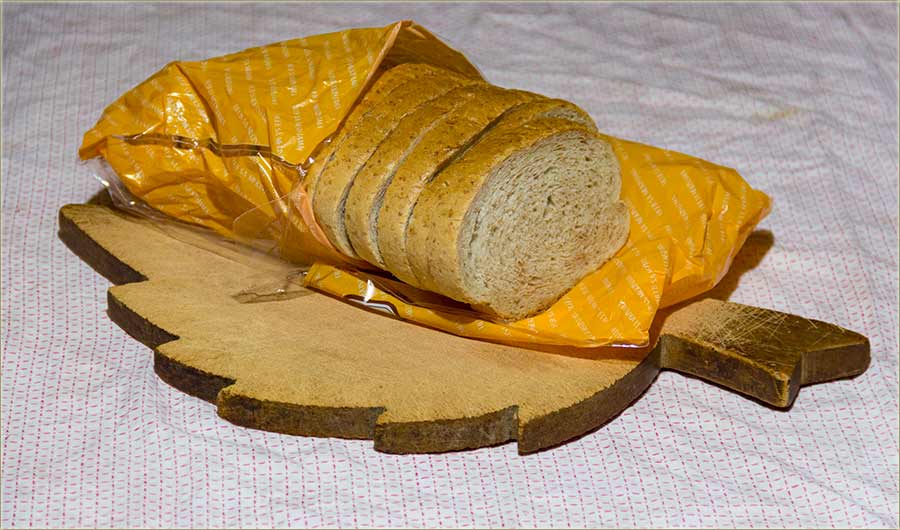 Pre sečenja, odozDolena sas nožom zareži krst !!!