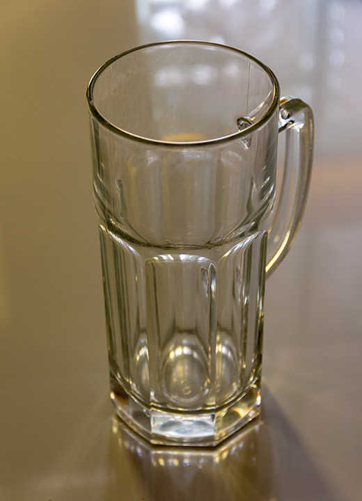 Strava od prazne, pivske krigle ?