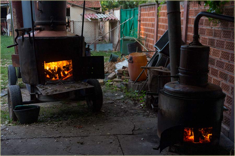 Dva kazana za rakiju ( od sto i dvesta litri ) !!!