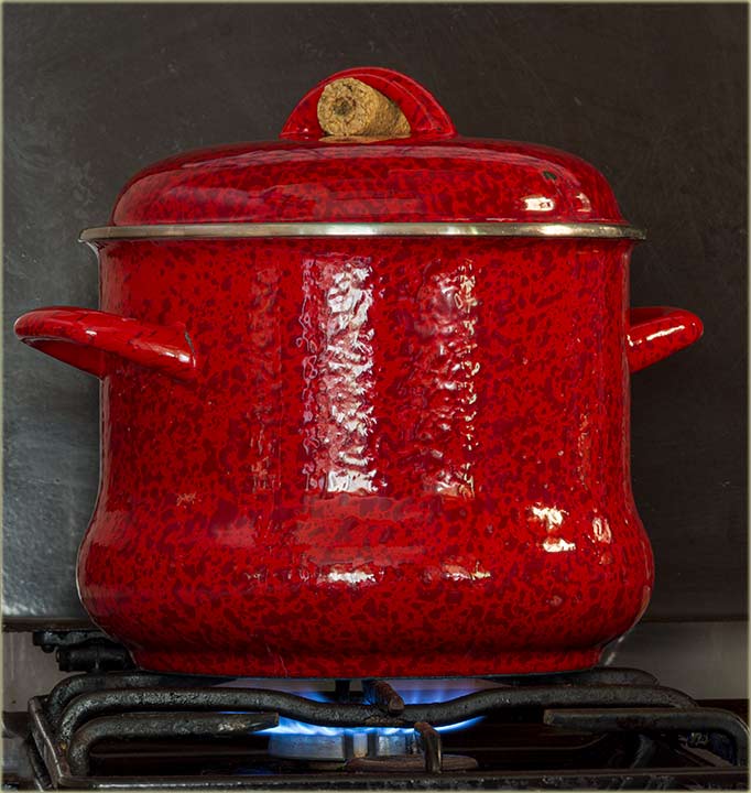 Miris nedeljnje, laloške supe je...