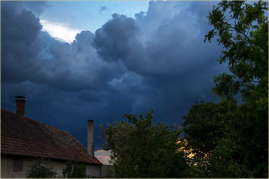 Kad najVećma grmi..., najmanje kiše padne...