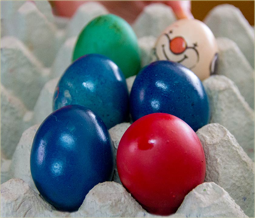 Dal još neko ima il se samo seća uskršnji jaja ?