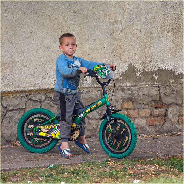 Košmija prikoPuta, je naučijo da tera bicikli !!!