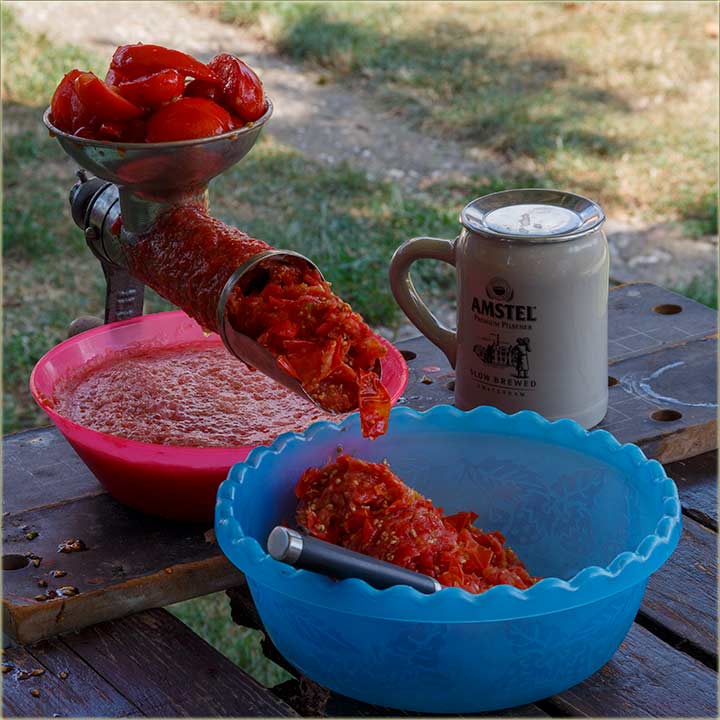 Krenuta je sizona ceđenja i kuvanja paradajza !!!