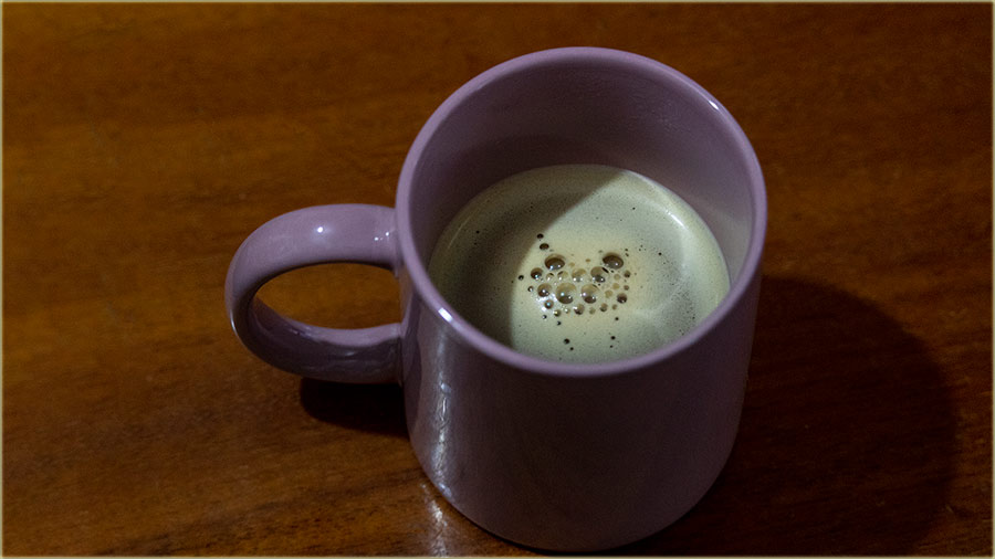 Jel ume k, da ita iz olje kafe - ta mi sledi ?