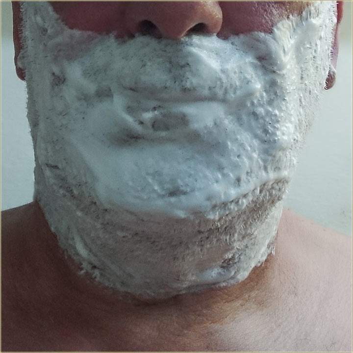 to me ti stlno gledi, kako se brijem ?!?