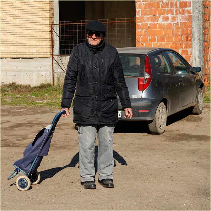 Kako ta mi je..., pa, dvadest sedam mi je...