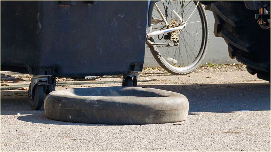 Pumpaj, pumpaj - puko je..., isPûvo se...