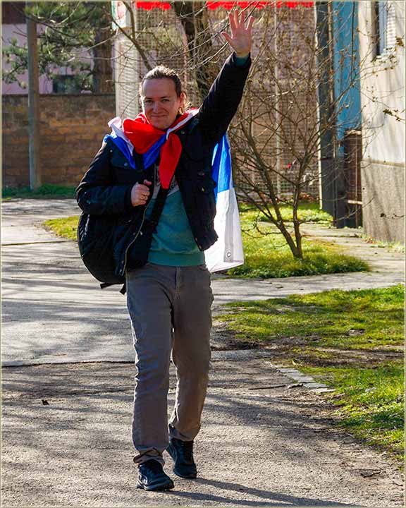 Naš Srđa Popov, peške do NS-a, a na protest !!!