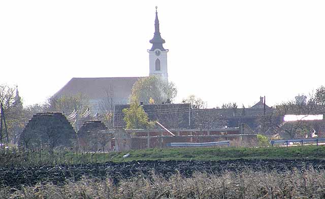 Tri NM Crkve, a četir tornja I ...