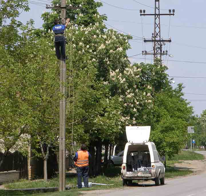 Novi kandelaberi na Glavni sokak...