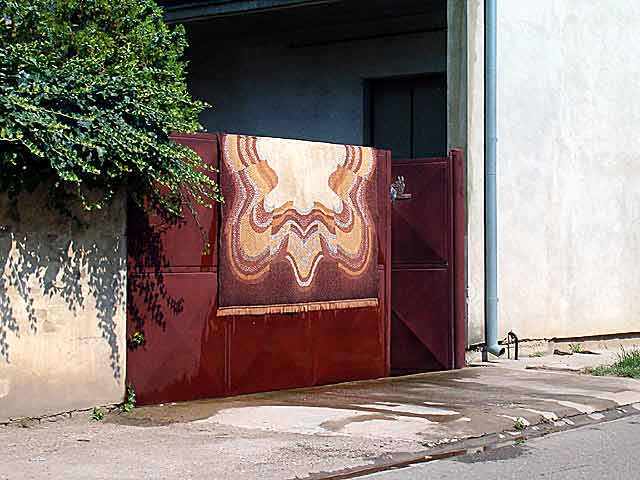 ZaŠta nam sve služidu kapije...