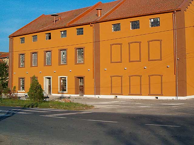 E sad' sklon'te miša sas fotografije il' kliknite da bi vidl'i kako je izgledala mlina pre renoviranja...