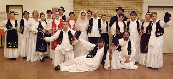 Falkloraši veterani rasturadu ...