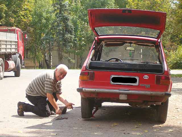 Buša poSred rupe...