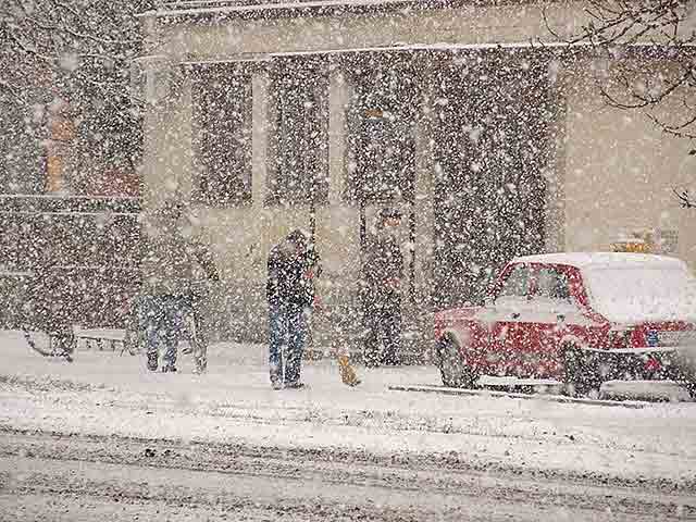 Preknjuče je lepo pado sneg...