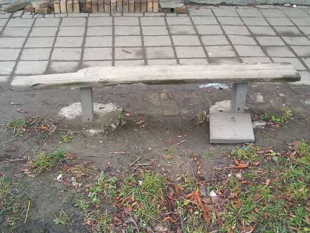 Klupe ispridKuće...